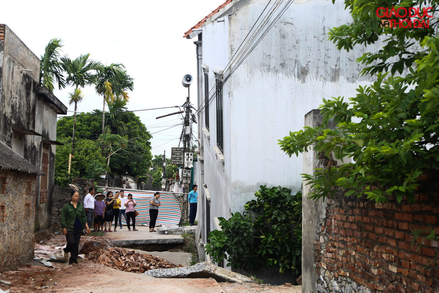 Theo thông tin đây không phải là lần đâu tiên tại địa phương xẩy ra hiện tượng" hố tử thần"