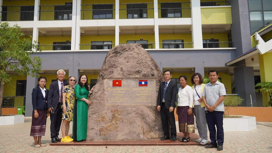 Trường Phổ Thông hữu nghị Việt Nam - Lào được xây dựng khang trang, là địa chỉ giáo dục tin cậy của học sinh Lào và học sinh con em Việt Kiều. (Ảnh: Hương Lê).