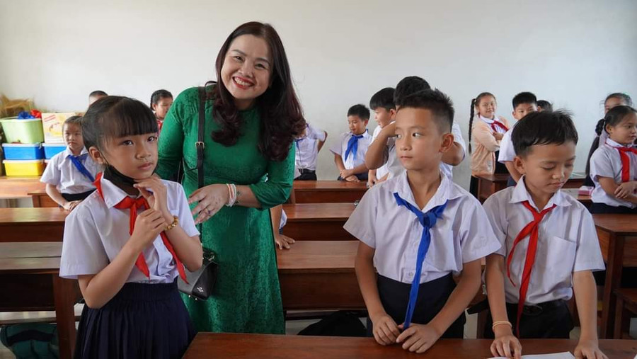 Lãnh đạo Sở GD&ĐT Quảng Trị vui mừng khi nhiều con em Việt Kiều đọc và viết tiếng Việt thành thạo.