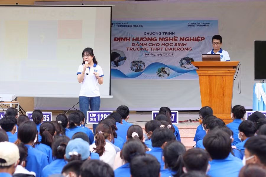 Nhà trường chú trọng công tác hướng nghiệp cho học sinh.