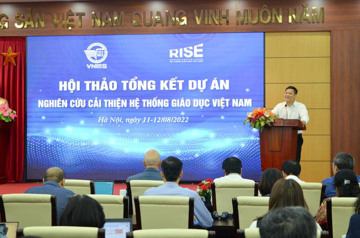 Viện trưởng Lê Anh Vinh phát biểu khai mạc hội thảo