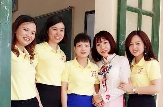 Cô giáo Minh Nguyệt và các đồng nghiệp Cô giáo Minh Nguyệt và các đồng nghiệp