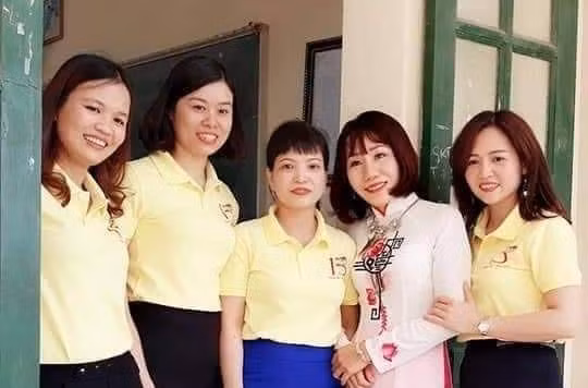 Cô giáo Minh Nguyệt và các đồng nghiệp