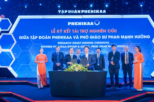Ký kết thoả thuận tài trợ nghiên cứu cho GS Phan Mạnh Hưởng Ký kết thoả thuận tài trợ nghiên cứu cho GS Phan Mạnh Hưởng