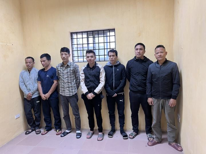 Các đối tượng khác có liên quan.