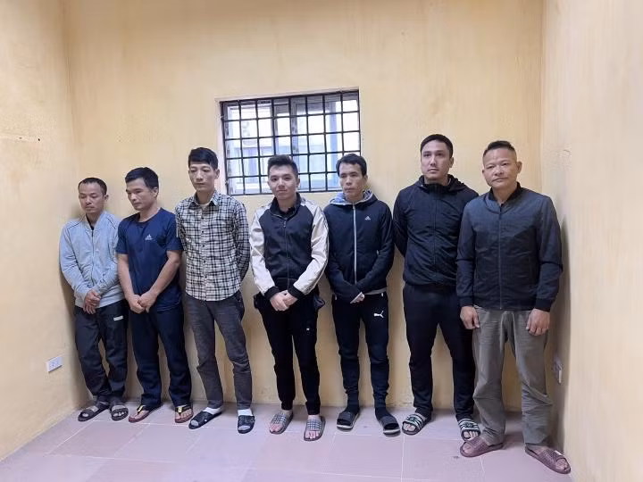 Các đối tượng khác có liên quan.