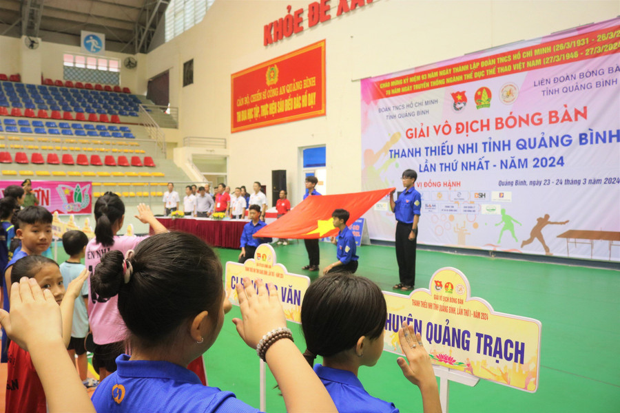 Khai mạc giải vô địch bóng bàn thanh thiếu nhi Quảng Bình. Khai mạc giải vô địch bóng bàn thanh thiếu nhi Quảng Bình.