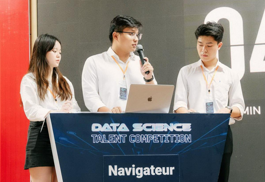 Sinh viên Trường DDH Ngoại thương tham gia cuộc thi “Tìm kiếm Tài năng Khoa học dữ liệu”. Ảnh: NTCC. Sinh viên Trường DDH Ngoại thương tham gia cuộc thi “Tìm kiếm Tài năng Khoa học dữ liệu”. Ảnh: NTCC.