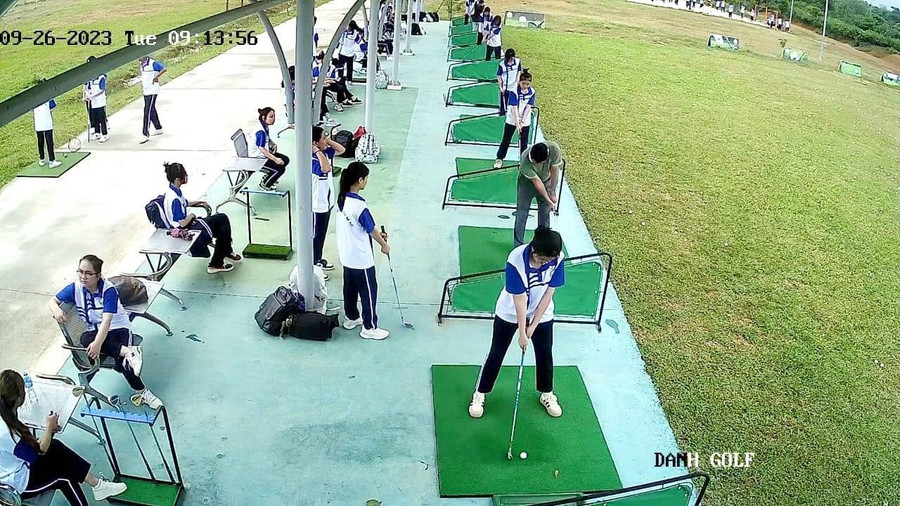 Các giờ học tập đánh golf luôn hấp dẫn nhiều bạn tham gia.