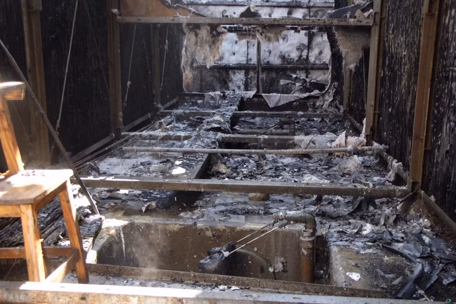 Vào khoảng thời gian trên, ngọn lửa bùng phát từ khu vực hệ thống điều hòa của chung cư khiến nhiều người dân hoảng loạn. Thông tin về vụ cháy được trình báo tới cơ quan chức năng.