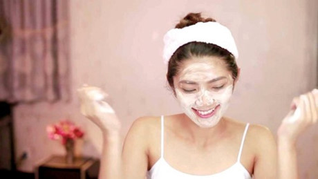 Những lí do khiến dù trời nóng đổ mỡ vẫn làm da bạn bị khô tróc - Ảnh 2 Nhung li do khien du troi nong do mo van lam da ban bi kho troc - Anh 2
