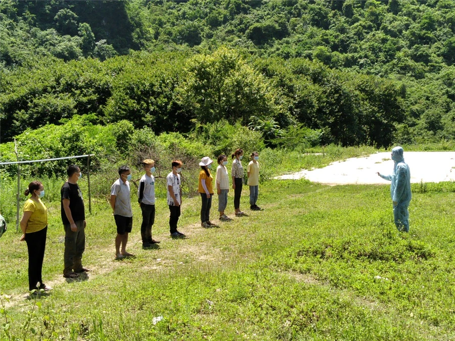 Các công dân có hành vi nhập cảnh trái phép vào Việt Nam qua địa bàn xã Đình Phong. Ảnh: Công an Cao Bằng.