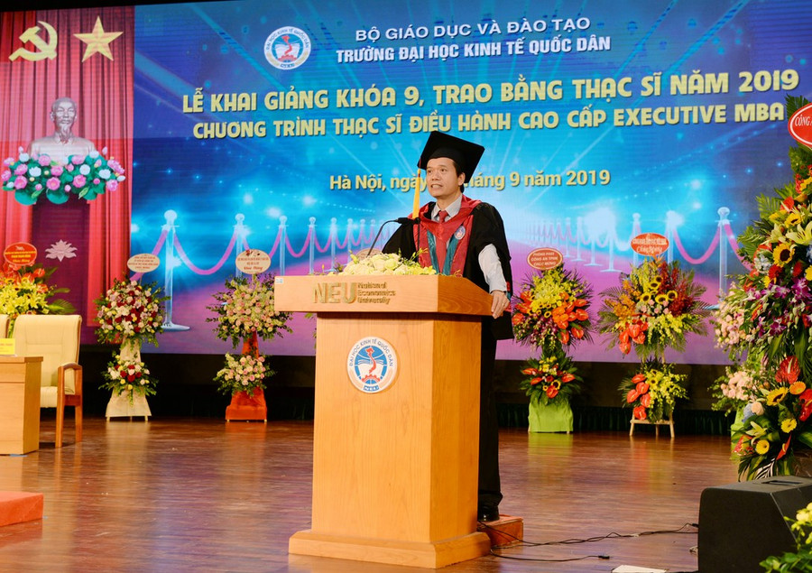 PGS.TS Phạm Hồng Chương – Phó Bí thư Thường trực Đảng uỷ – Hiệu trưởng nhà trường phát biểu tại buổi Lễ.