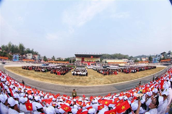 Tổng duyệt Lễ kỷ niệm 70 năm Chiến thắng Điện Biên Phủ trên sân vận động tỉnh Điện Biên.