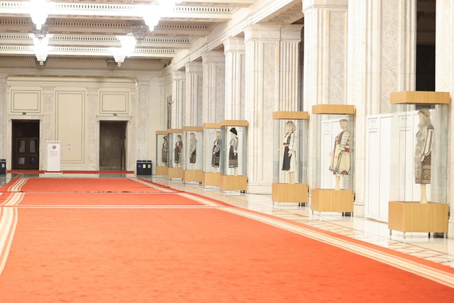 Công trình được xây dựng năm 1984 và hoàn thành vào tháng 9/1989, sử dụng toàn bộ vật liệu của Romania và do người Romania thiết kế, thực hiện - Ảnh: VGP/Nhật Bắc Công trình được xây dựng năm 1984 và hoàn thành vào tháng 9/1989, sử dụng toàn bộ vật liệu của Romania và do người Romania thiết kế, thực hiện - Ảnh: VGP/Nhật Bắc