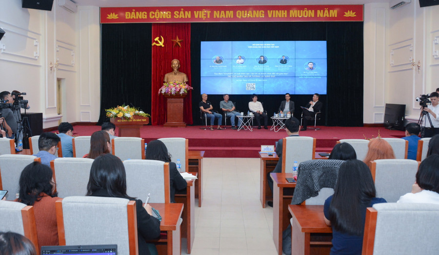 Các chuyên gia tham gia tọa đàm. Các chuyên gia tham gia tọa đàm.