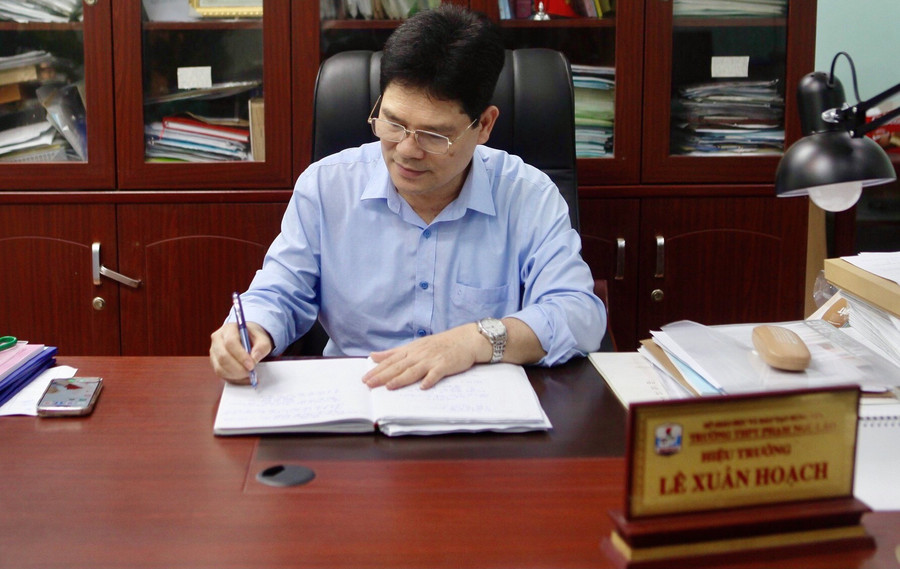 Thầy Lê Xuân Hoạch, Hiệu trưởng Trường THPT Phạm Ngũ Lão.