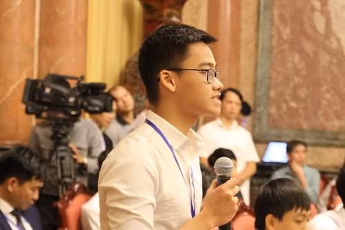 Đoàn Minh Hiếu mong muốn có những cánh cửa phù hợp mở ra cho tất cả mọi người, làm sao để ai cũng có cơ hội đóng góp vào phát triển đất nước. Ảnh: Việt Cường