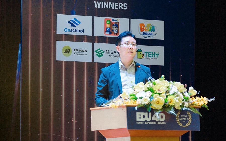 Ông Kim Min Woo - Giám đốc Công ty Hodoo Labs Hàn Quốc trình bày tham luận 'Hybrid Learning: Tương lai của Giáo dục'. Ông Kim Min Woo - Giám đốc Công ty Hodoo Labs Hàn Quốc trình bày tham luận 'Hybrid Learning: Tương lai của Giáo dục'.