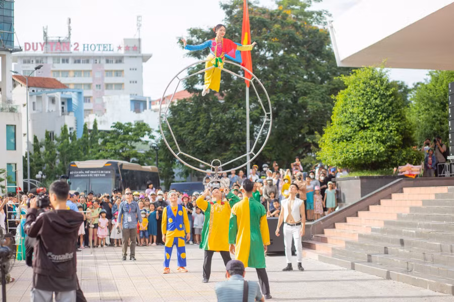 Các nghệ sĩ xiếc.