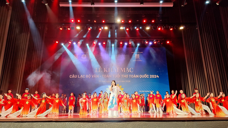 Văn nghệ chào mừng lễ khai mạc. Văn nghệ chào mừng lễ khai mạc.