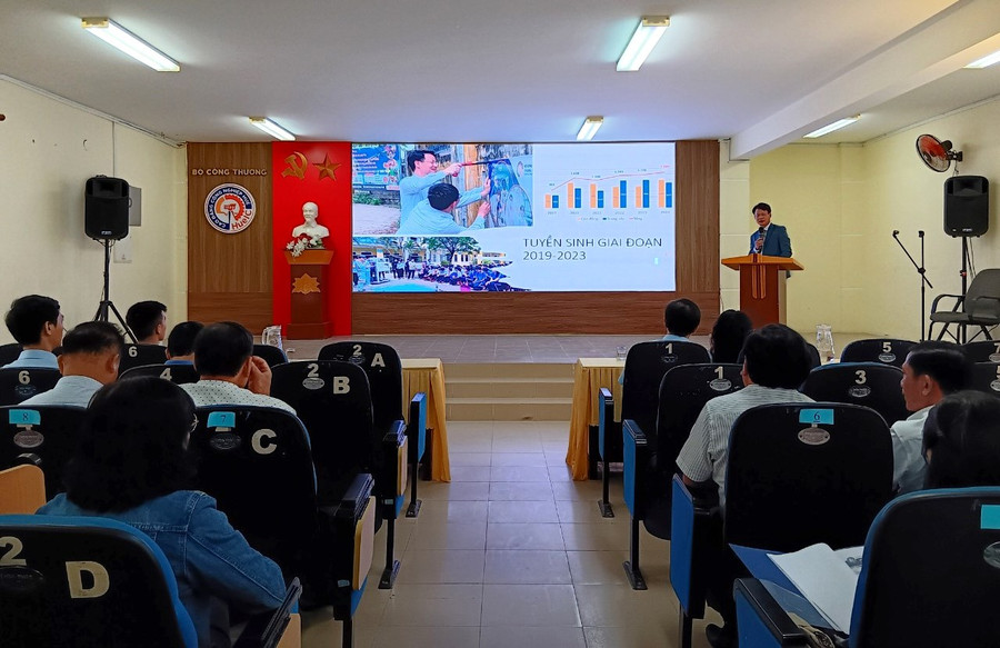 Lãnh đạo nhiều Trường học tại Thừa Thiên Huế tham dự Hội nghị.