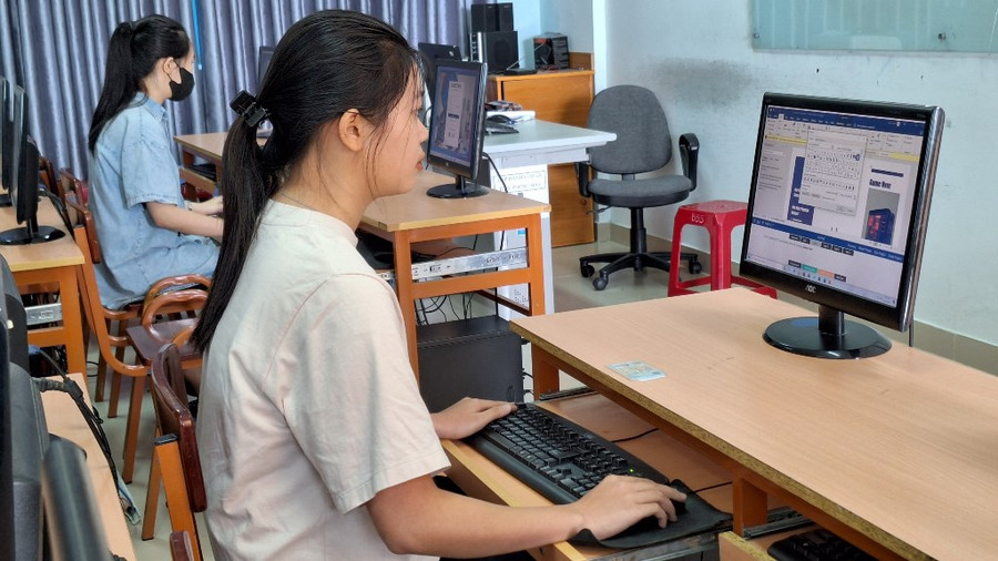 Có 7 đơn vị dự thi với gần 100 thí sinh. Có 7 đơn vị dự thi với gần 100 thí sinh.