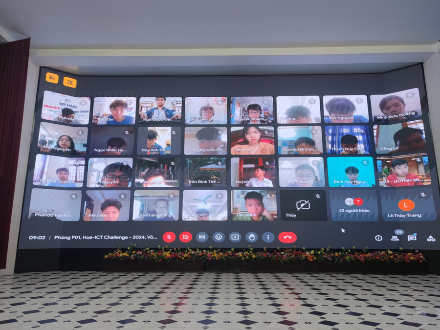 Có hơn 2.100 thí sinh trên toàn quốc cùng dự thi online. Có hơn 2.100 thí sinh trên toàn quốc cùng dự thi online.