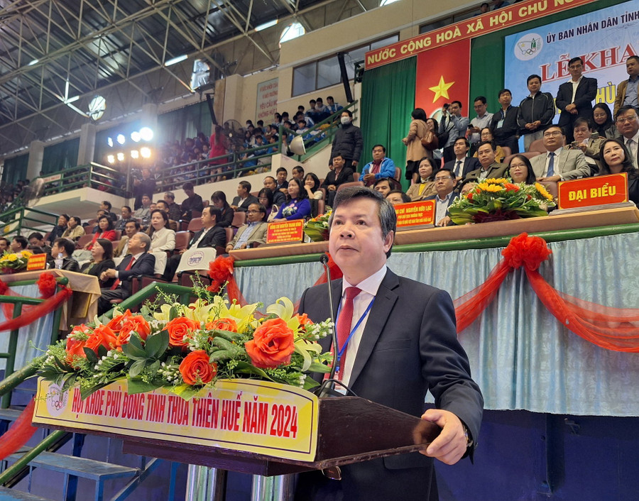 Giám đốc Sở Giáo dục và Đào tạo tỉnh Thừa Thiên Huế phát biểu khai mạc.