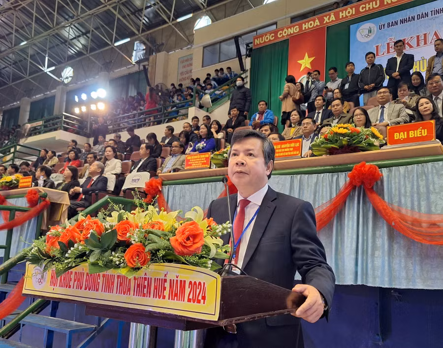 Giám đốc Sở Giáo dục và Đào tạo tỉnh Thừa Thiên Huế phát biểu khai mạc.