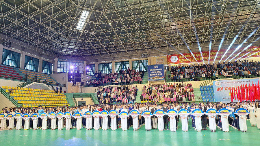 Các đoàn toàn tỉnh với tổng số 3.000 vận động viên học sinh về tham dự Hội khỏe Phù Đổng.