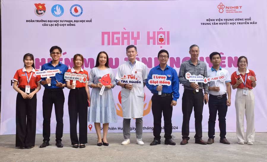 Hiến máu nhân đạo là một trong những hoạt động thường niên của Đoàn Trường ĐH Sư phạm, thể hiện lòng nhân ái và là một nghĩa cử cao đẹp.