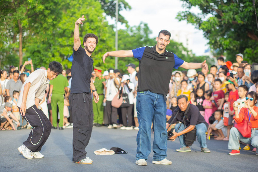 Nhóm nhảy hiphop quốc tế..