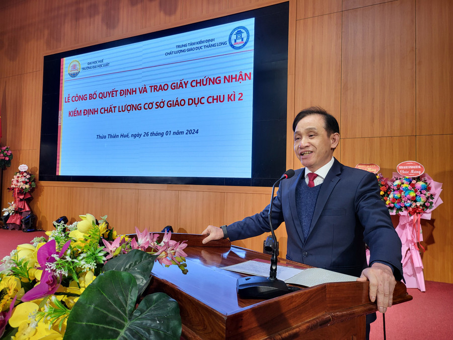 PGS.TS Đoàn Đức Lương, Bí thư Đảng uỷ, Hiệu trưởng Trường Đại học Luật, Đại học Huế cảm ơn các đơn vị đã giúp đỡ nhà Trường hoàn thành kiểm định chất lượng cơ sở giáo dục chu kỳ 2.