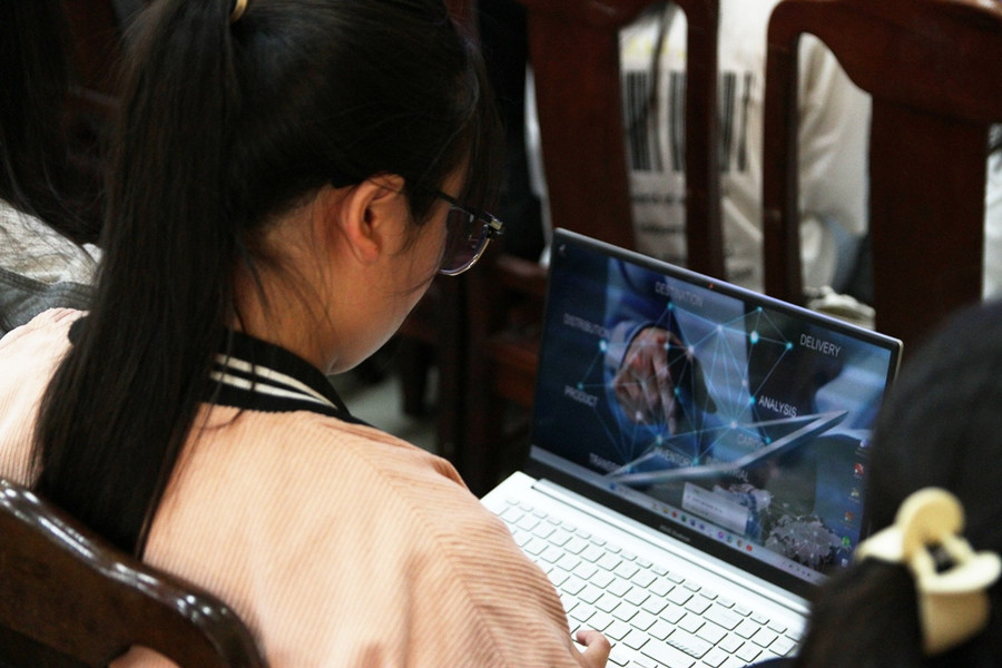 Phong trào NCKH trong SV tại Trường ĐH Kinh tế, ĐH Huế đang có chiều hướng gia tăng những năm gần đây. Phong trào NCKH trong SV tại Trường ĐH Kinh tế, ĐH Huế đang có chiều hướng gia tăng những năm gần đây.