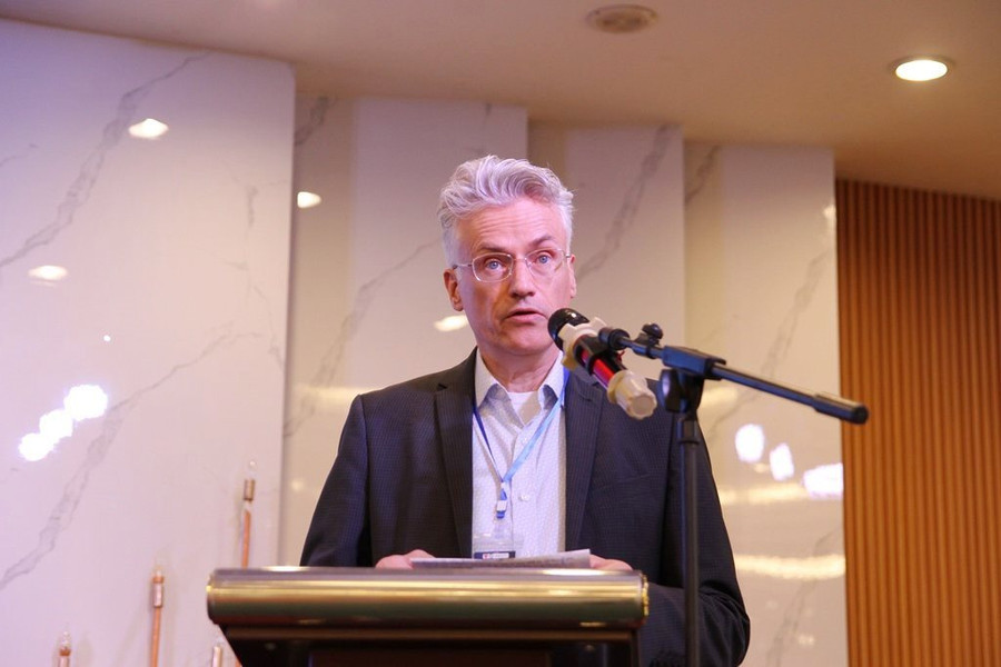 GS.TS Andreas Stoffers, Giám đốc Quốc gia Tổ chức Friedrich Naumann Foundation tại Việt Nam phát biểu.