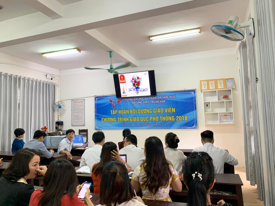Giáo viên Trường THPT Thuận Hóa tham gia tập huấn Chương trình GDPT 2018. Giáo viên Trường THPT Thuận Hóa tham gia tập huấn Chương trình GDPT 2018.