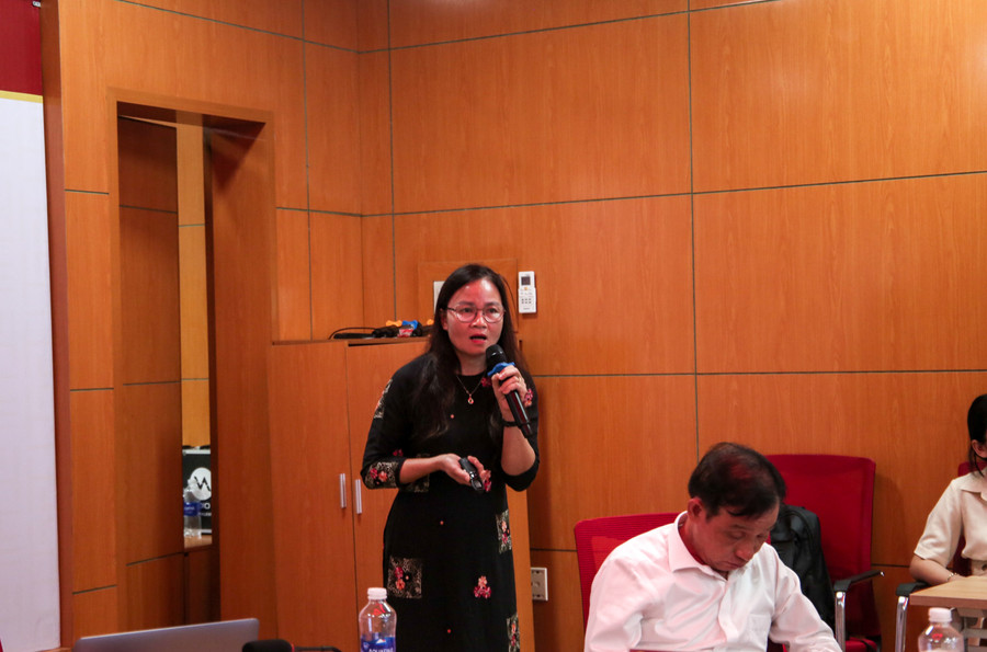 TS Lê Thị Nga - Trường ĐH Luật, ĐH Huế trình bày tại hội thảo tham luận: "Giới hạn quyền lực nhà nước trong trường hợp khẩn cấp trong khuôn khổ nhà nước pháp quyền: Tiếp cận tại Việt Nam". TS Lê Thị Nga - Trường ĐH Luật, ĐH Huế trình bày tại hội thảo tham luận: "Giới hạn quyền lực nhà nước trong trường hợp khẩn cấp trong khuôn khổ nhà nước pháp quyền: Tiếp cận tại Việt Nam".