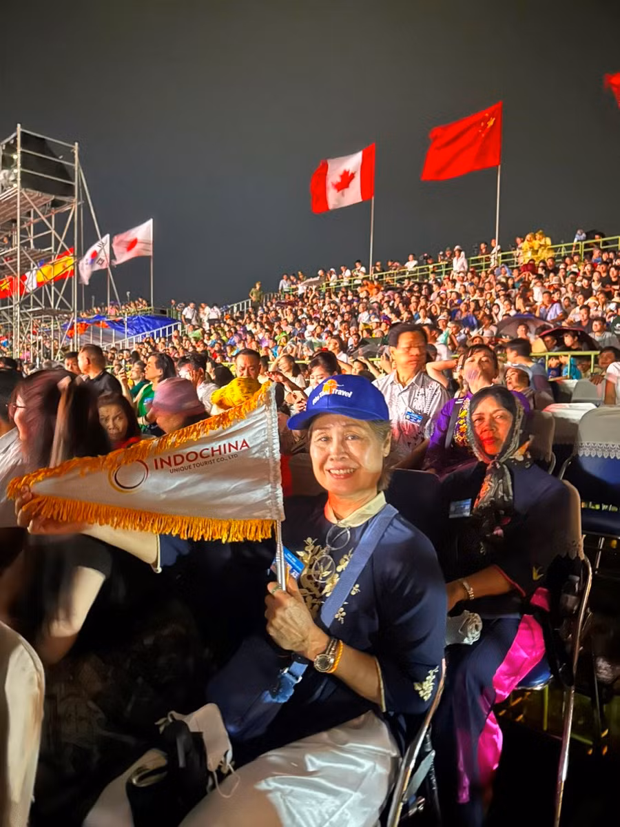 Đoàn khách Thái Lan tham dự đêm khai mạc Festival Huế 2024.