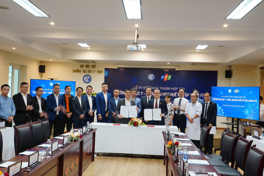 Sự kiện hợp tác giữa Trường ĐH Y - Dược, ĐH Huế và Tập đoàn FPT trong chuyển đổi số lĩnh vực đào tạo và chăm sóc sức khỏe sẽ tạo nên nhiều bước tiến mới trong y tế. (Ảnh: N.Q) Sự kiện hợp tác giữa Trường ĐH Y - Dược, ĐH Huế và Tập đoàn FPT trong chuyển đổi số lĩnh vực đào tạo và chăm sóc sức khỏe sẽ tạo nên nhiều bước tiến mới trong y tế. (Ảnh: N.Q)