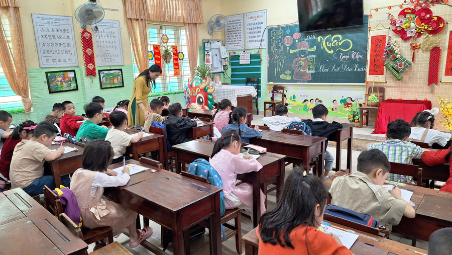 Ngoài ra còn có phần thi ở trong các lớp tiến hành song song.