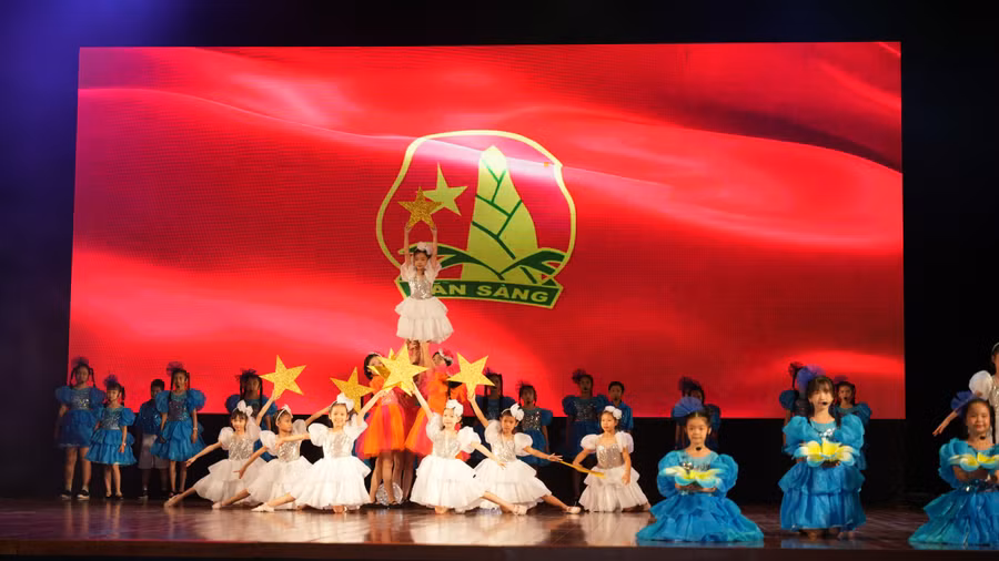 Những tiết mục của thiếu nhi Thừa Thiên Huế gửi tặng đến đại biểu.