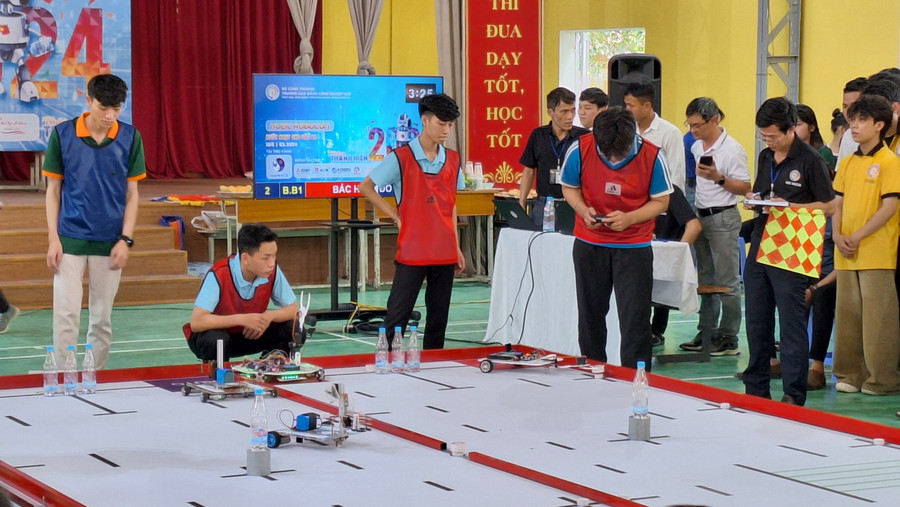 Có 9 đội dự thi qua các vòng thi đấu hồi hộp, hấp dẫn.