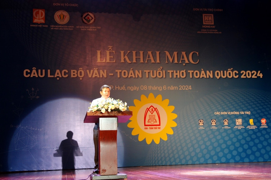 Ông Nguyễn Tân, Giám đốc Sở GD&ĐT tỉnh Thừa Thiên Huế phát biểu tại Lễ khai mạc. Ông Nguyễn Tân, Giám đốc Sở GD&ĐT tỉnh Thừa Thiên Huế phát biểu tại Lễ khai mạc.