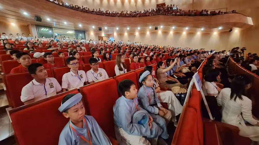 440 học sinh toàn quốc về Thành phố Huế tham dự Câu lạc bộ.