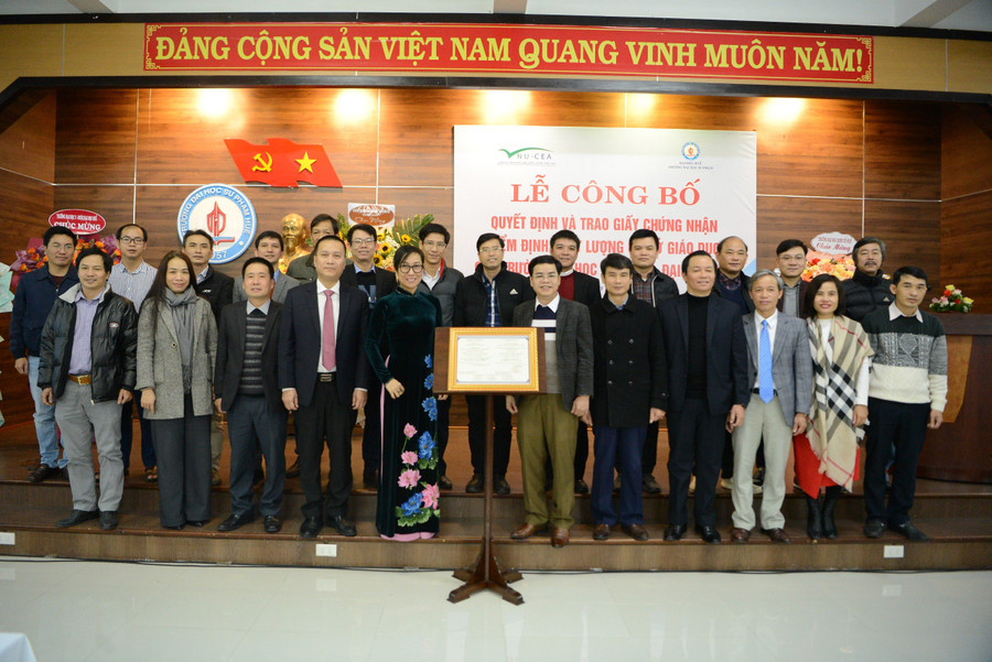 Lễ công bố quyết định và trao giấy chứng nhận chất lượng cho cơ sở giáo dục chu kỳ 2 đối với Trường Đại học Sư phạm, Đại học Huế. Lễ công bố quyết định và trao giấy chứng nhận chất lượng cho cơ sở giáo dục chu kỳ 2 đối với Trường Đại học Sư phạm, Đại học Huế.