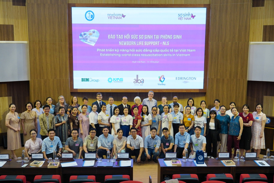 Lễ Khai mạc khóa đào tạo “Hồi sức sơ sinh tại phòng sinh” ngày 14-15/6. (Ảnh: N.Q) Lễ Khai mạc khóa đào tạo “Hồi sức sơ sinh tại phòng sinh” ngày 14-15/6. (Ảnh: N.Q)