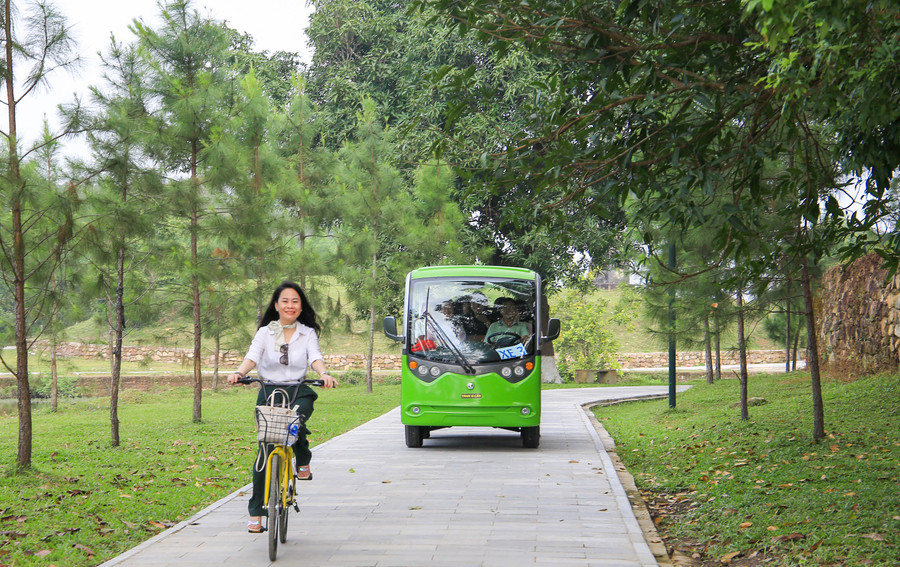 Nhiều phương tiện thân thiện với môi trường được sử dụng cho du khách tham quan.