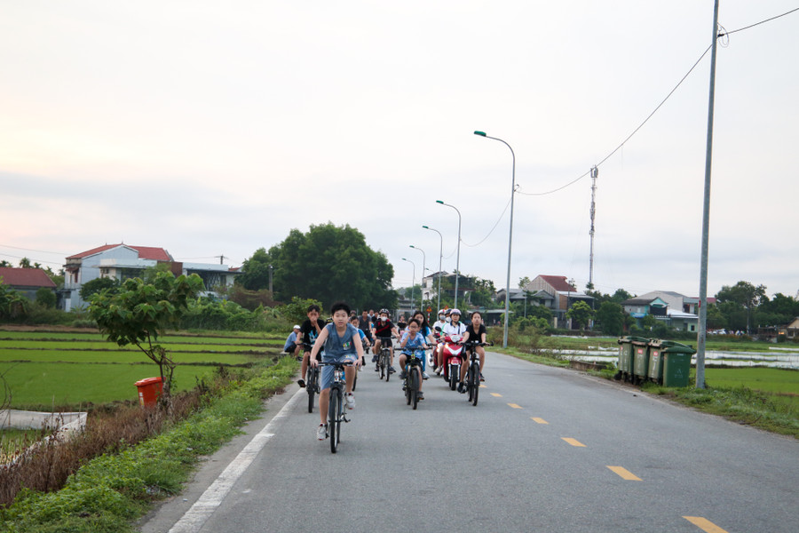 Đạp xe tuyên truyền lịch sử văn hóa địa phương. Đạp xe tuyên truyền lịch sử văn hóa địa phương.