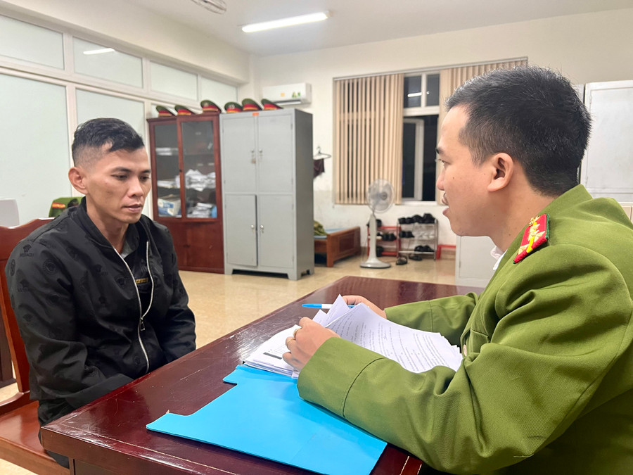 Trần Công Thọ tại cơ quan công an. Trần Công Thọ tại cơ quan công an.